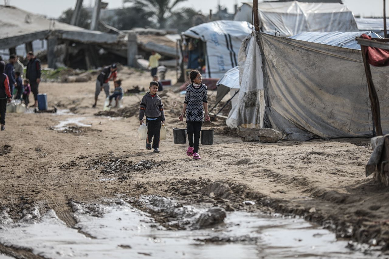 Oni mają pomóc w Strefie Gazy. Jedynie 24 organizacje