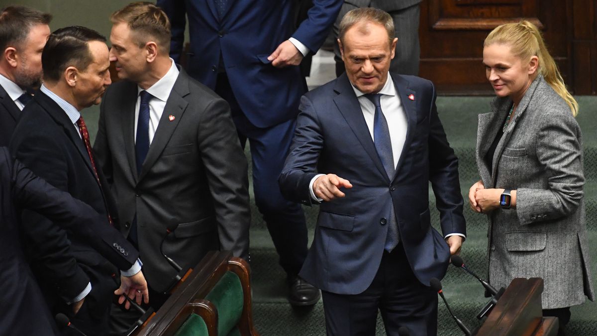 Donald Tusk, Rados�aw Sikorski, Barbara Nowacka, S�awomir Nitras
Piotr Nowak
polityk, polityka, posiedzenie, sala g�osowa�, sala obrad, sala plenarna, sejm, sejmu, X kadencja, X kadencji, posiedze�