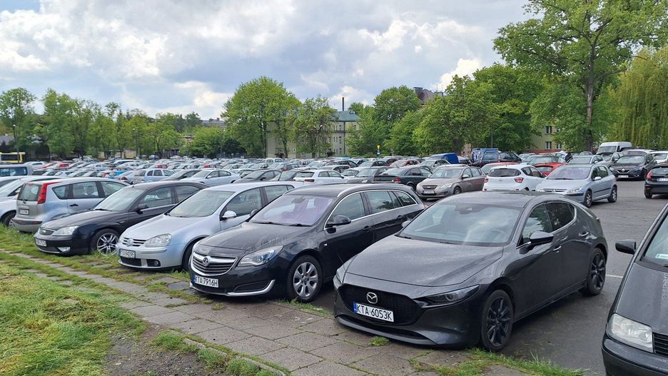Sejm zdecydowanie poparł poprawki Senatu do ustawy, która upraszcza i cyfryzuje proces rejestracji pojazdów oraz zdobywania uprawnień do kierowania nimi