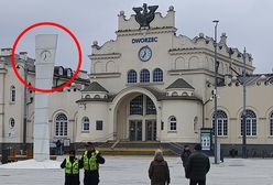 Zieleni przed nowym dworcem w Lublinie nie ma. Są za to aż dwa zegary. "Po co?"