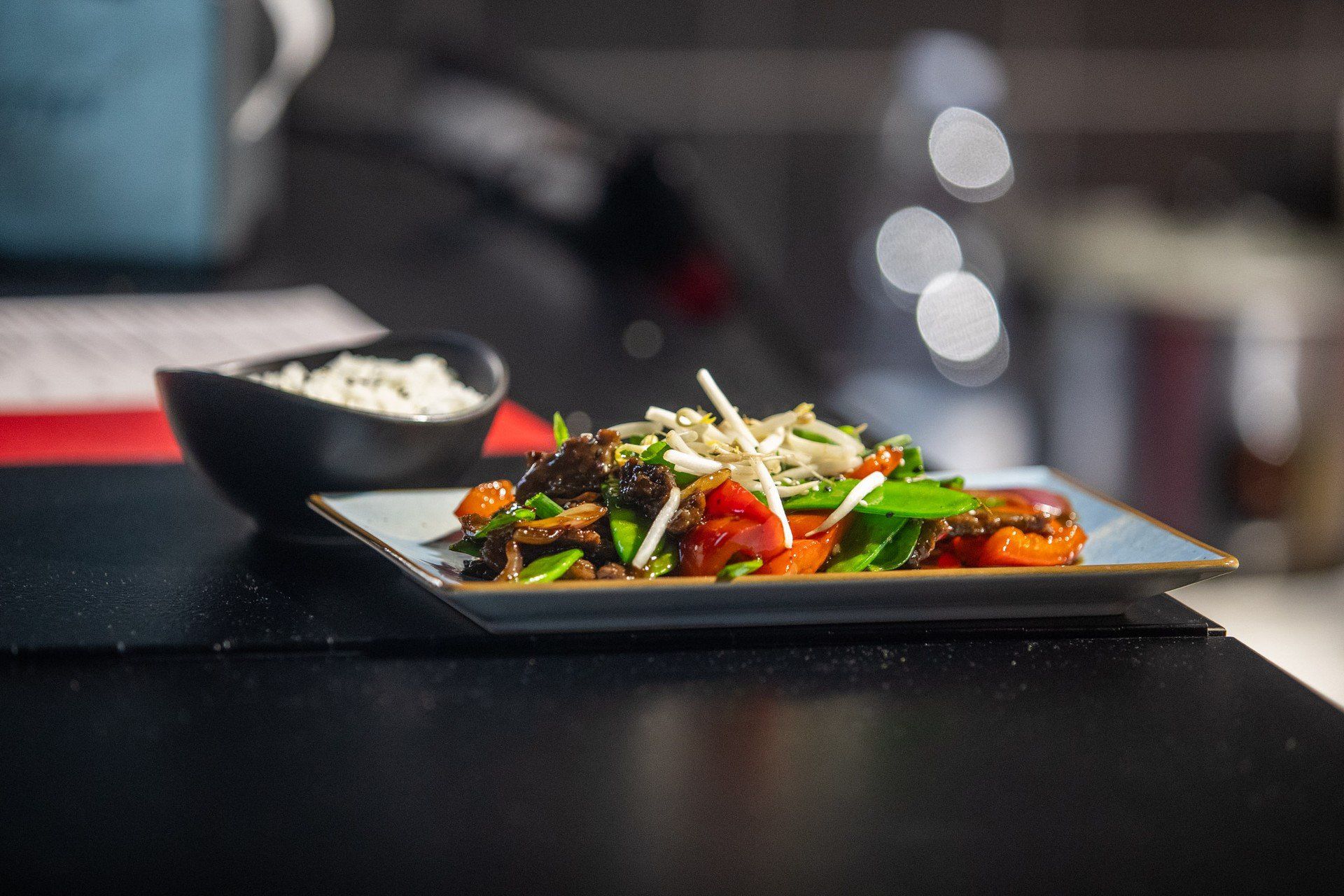 01.05.2024 KRAKOW HALA MAKI FOOD &amp; DRINK HALL JEDZENIE DANIA ORIENTALNE CHINSZCZYZNA SUSHI ZUPA RESTAURACJA RAMEN BURGER ATUT RUCZAJ FOT. SZYMON KORTA / POLSKA PRESS