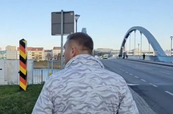 Bąkiewicz złamał zakaz? Podszedł do granicy od niemieckiej strony