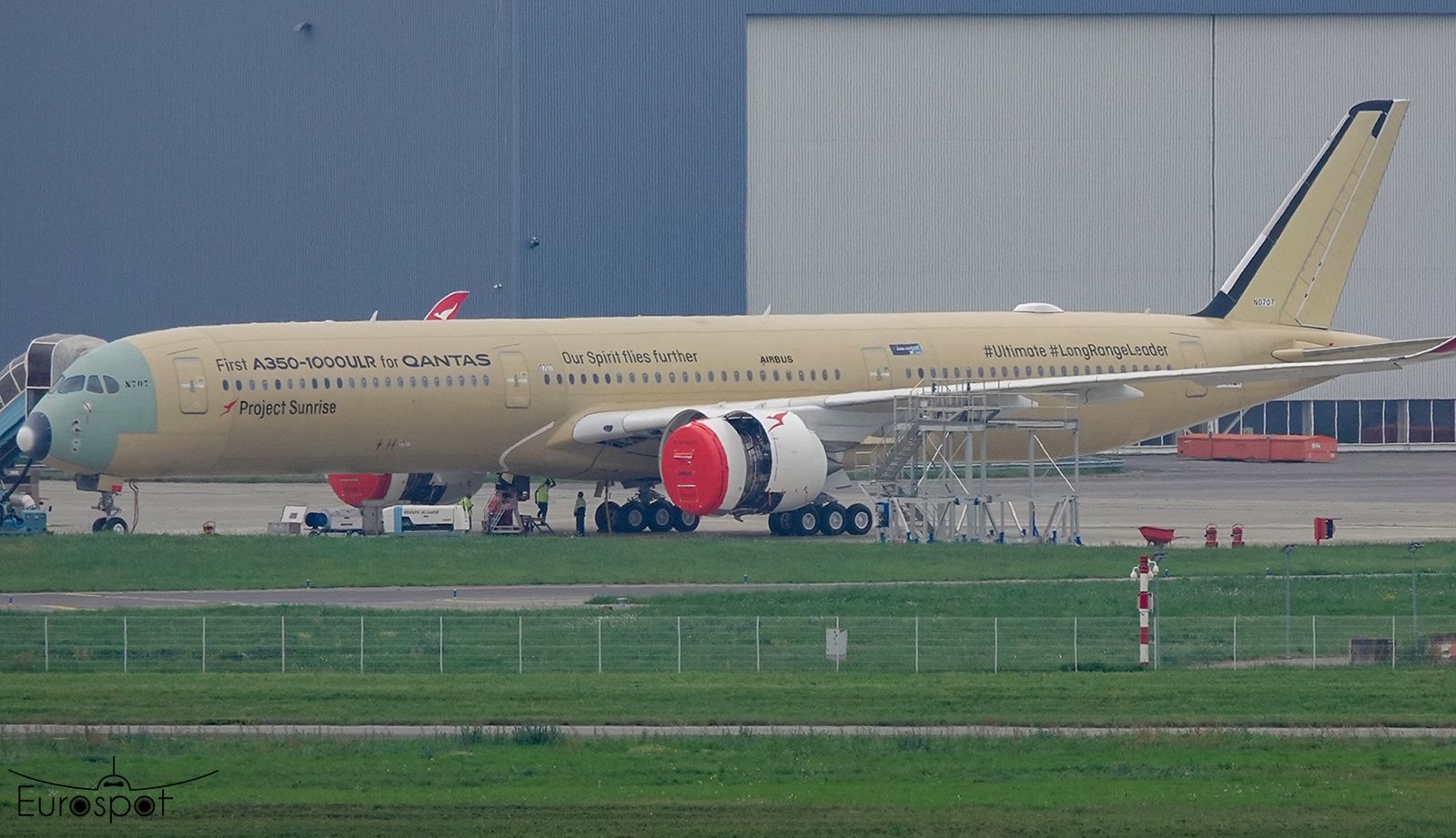 Takiego dotąd nie było. Pierwszy Airbus A350 na naprawdę długie trasy