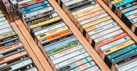 Były hitem lat 90. Moda wróciła. Są warte setki złotych
