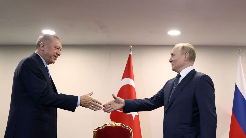 Recep Tayyip Erdogan (z lewej) i Władimir Putin (z prawej)