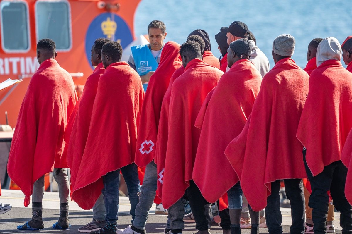Dziecko wrzucone do oceanu. Wstrząsające doniesienia