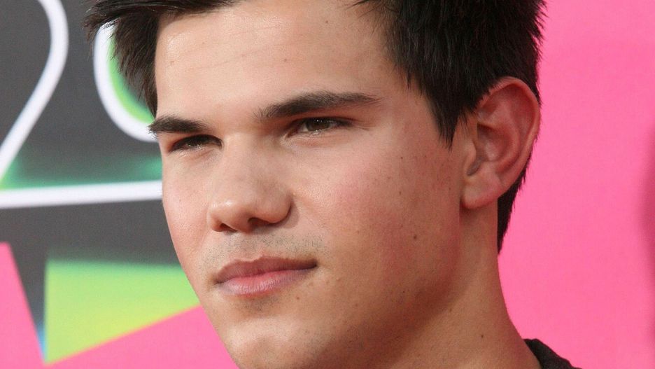 Nagrody Nickelodeon27 March 2010- Hollywood, California- Actor Taylor Lautner arrives at the 23rd Annual Nickelodeon's Kids' Choice Awards 2010 in Westwood.  Photo Credit: Krista Kennell/Sipa Press./kidschoiceawards.030/1003280412KENNELL KRISTA/SIPA