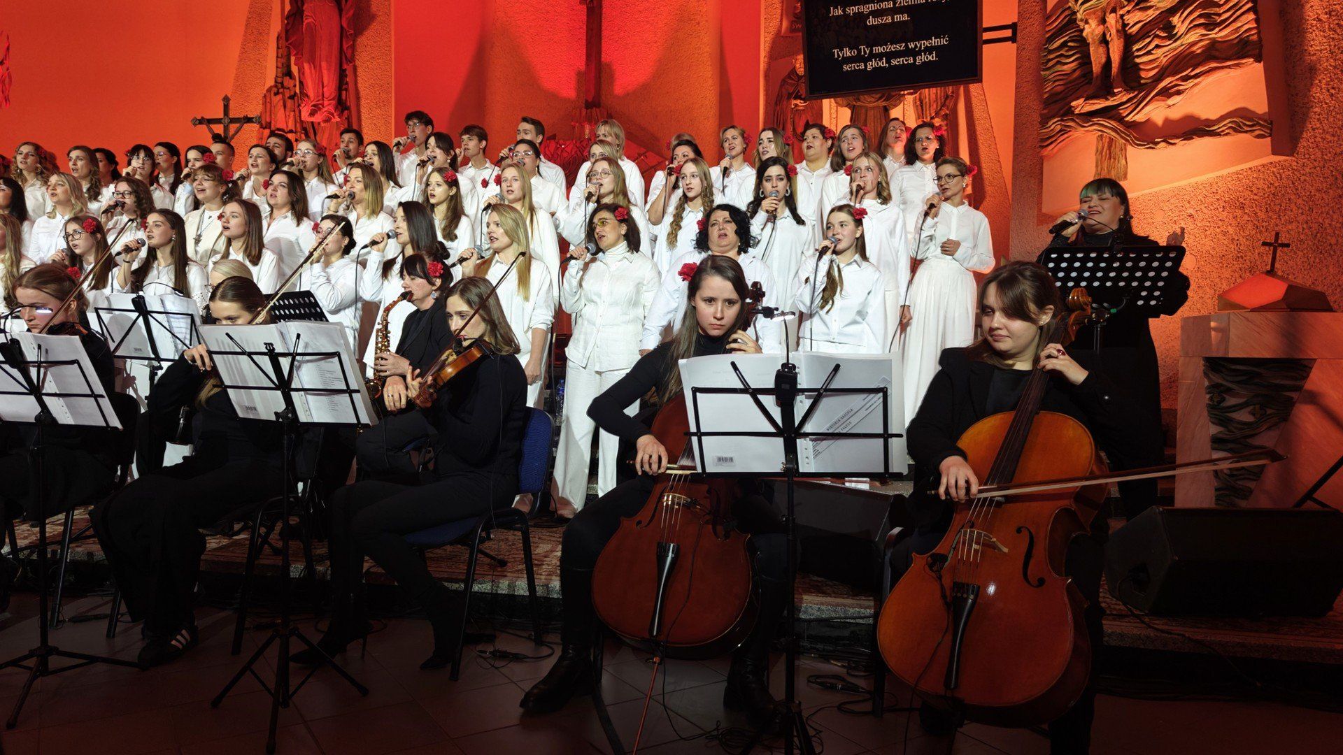 W niedzielę, 23 listopada w tarnobrzeskim kościele pw. św. Barbary odbył się 11. Wieczór Uwielbienia pod hasłem &#34;Wszystko mogę w Tym, który mnie umacnia&#34;