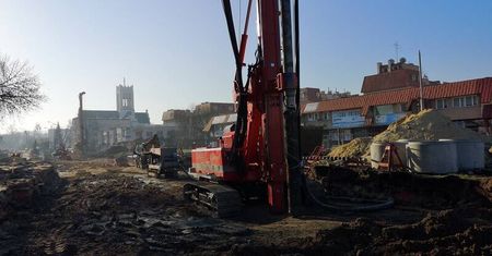 Przebudowa ronda przy Gali. Palownice wzmacniają podłoże pomiędzy dwoma rzekami