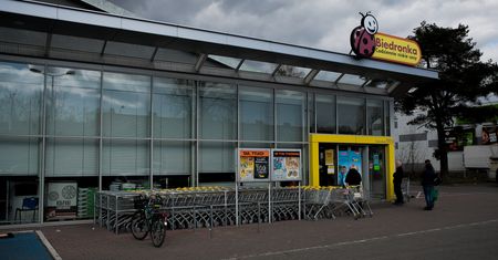 Wychodząc z Biedronki, zobaczyła go przy aucie. Nie pomogły tłumaczenia