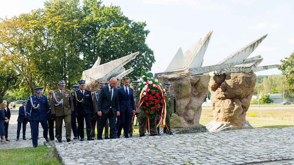 86. rocznica wybuchu II wojny światowej w Białymstoku W poniedziałek, pod Pomnikiem Obrońców Białegostoku na Wysokim Stoczku, ponownie oddano hołd żołnierzom września 1939 roku.