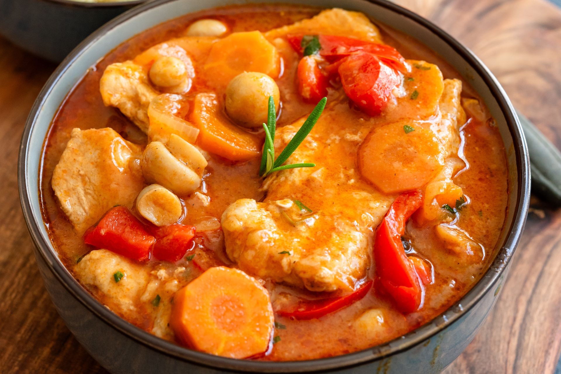 W Poniedziałek Wielkanocny podam schab po cygańsku. Mięso wychodzi tak miękkie, iż nóż nie jest potrzebny