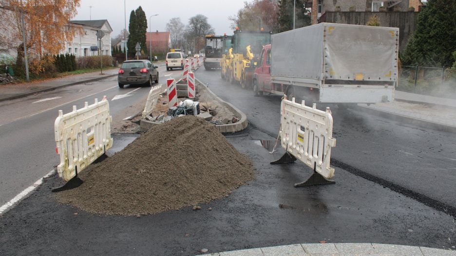 Prace na ulicy Zwycięstwa na osiedlu Rokosowo w Koszalinie