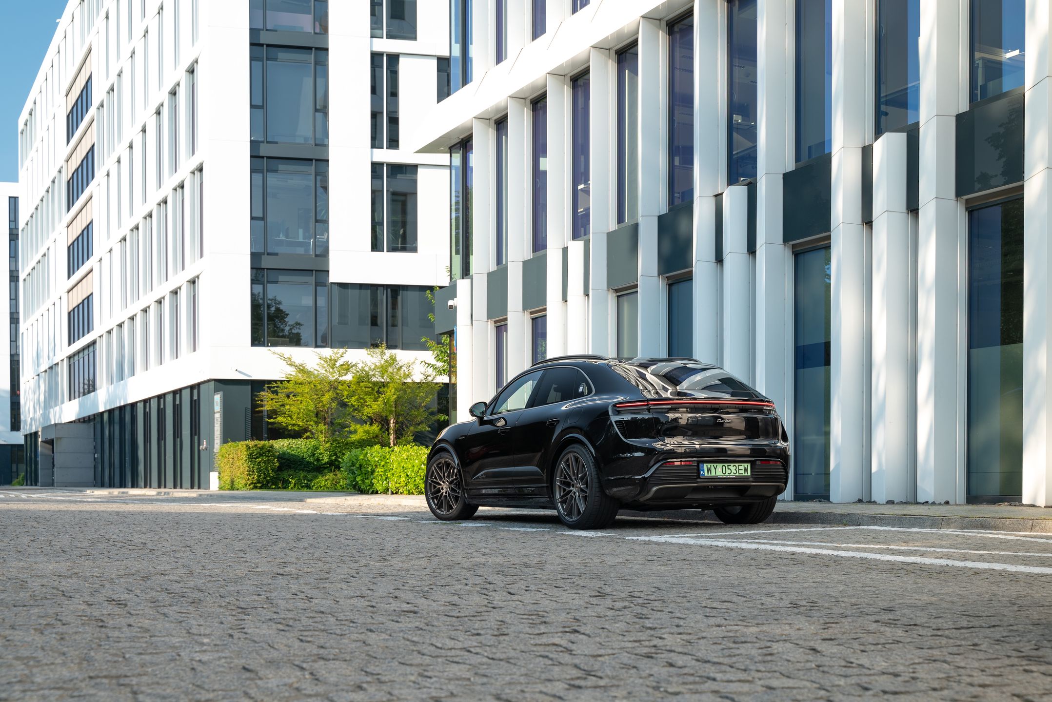 Porsche Macan Turbo EV
