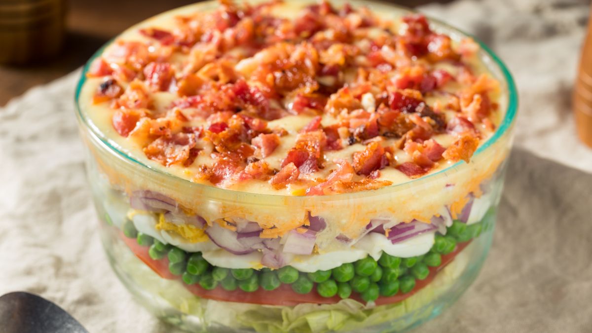 7-warstwowa sałatka jest niezwykle efektowna 