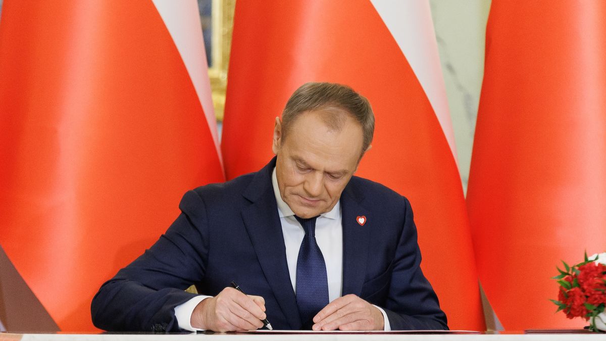 WARSAW, POLAND - DECEMBER 13: Donald Tusk (R), the leader of the Civic Coalition Party (KO) signs an agreement during his sworn in ceremony at the Presidential Palace in Warsaw, Poland on December 13, 2023. (Photo by Stringer/Anadolu via Getty Images)