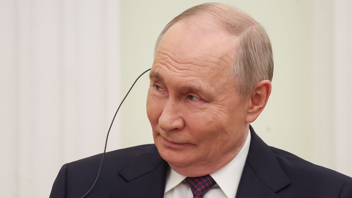 Russian President Putin meets Seychelles President Herminie in Moscow
epa12906877 Russian President Vladimir Putin listens to Seychelles President Herminie during their meeting at the Kremlin in Moscow, Russia, 22 April 2026. Herminie is on a working visit to Russia.  EPA/MAXIM SHIPENKOV / POOL 
Dostawca: PAP/EPA.
MAXIM SHIPENKOV / POOL
Russian president, Seychellois president, Russia-Seychelles relations