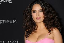 Salma Hayek pozuje nad basenem. Odtworzyła fotkę w bikini sprzed 21 lat