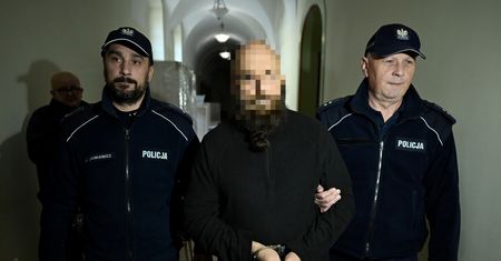 "Łowca nastolatek" oskarżony o 65 przestępstw. Sąd wyłączył jawność
