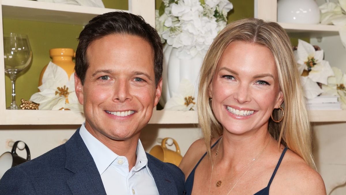 Celebrities Visit Hallmark's "Home & Family"
UNIVERSAL CITY, CA - JULY 09:  Actor Scott Wolf (L) and his Wife Actress Kelley Limp (R) visit Hallmark's "Home & Family" at Universal Studios Hollywood on July 9, 2018 in Universal City, California.  (Photo by Paul Archuleta/Getty Images)
Paul Archuleta