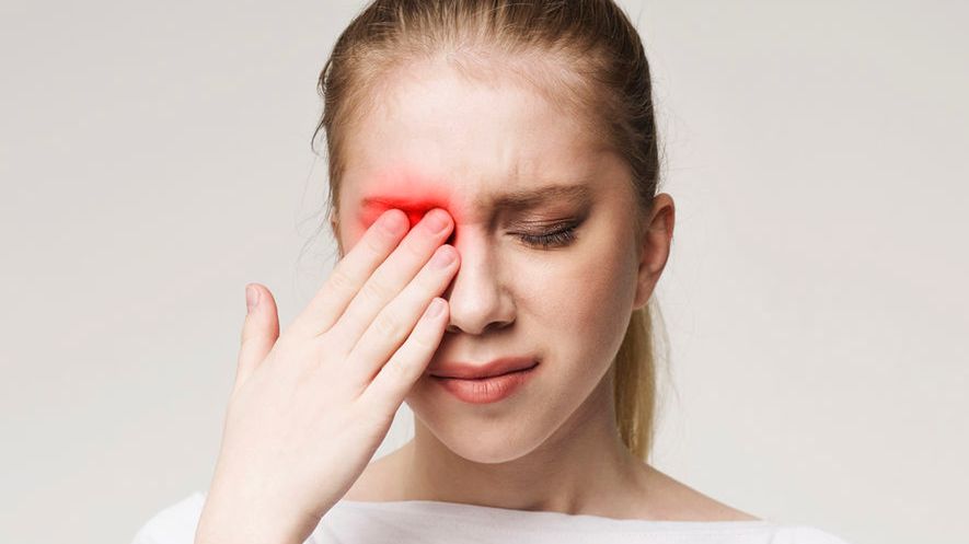 Ból oczu przy patrzeniu w bok może pojawić się z wielu powodów