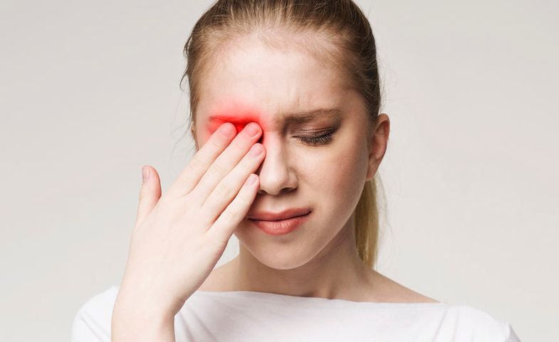 Ból oczu przy patrzeniu w bok może pojawić się z wielu powodów