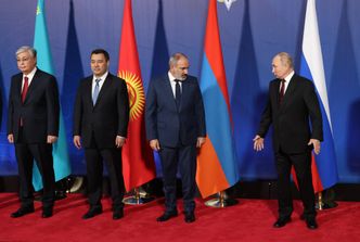 Kazachstan oddala się od Putina, ale dba o pozory. Ma kluczowe dla Europy zasoby