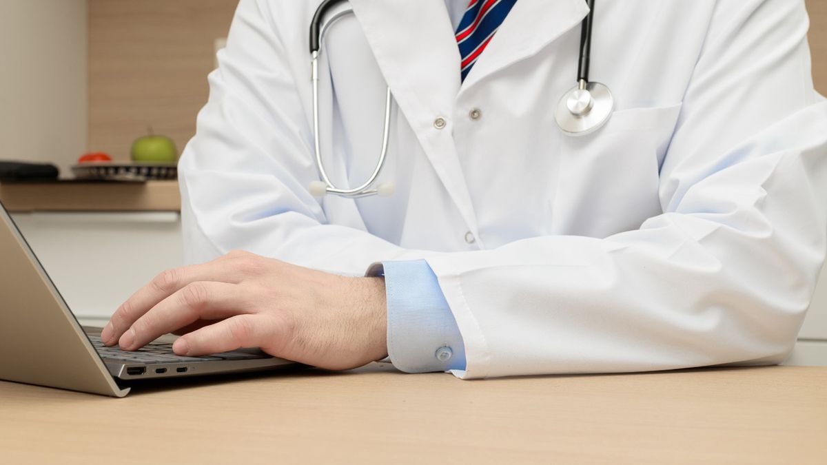 Rośnie liczba krótkich zwolnień lekarskich. Polacy "mostkują"