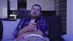 Regularnie wieczorem zasypiasz przed telewizorem? To próbuje ci przekazać organizm