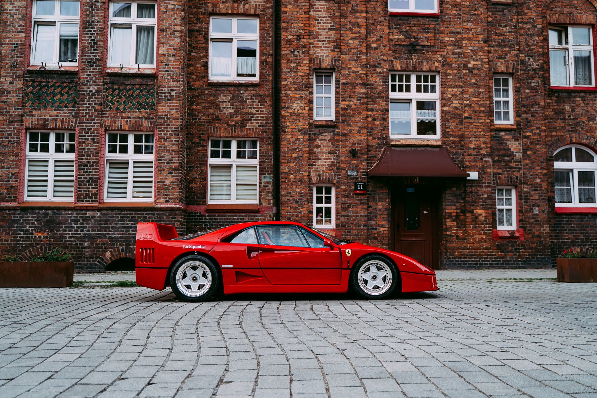 Ferrari F40 w Ferrari Katowice (1990)