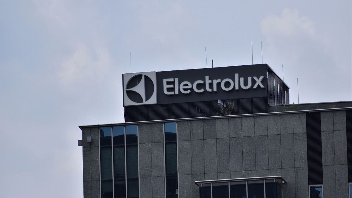 Electrolux prowadzi "ciche zwolnienia". Pracownicy oburzeni