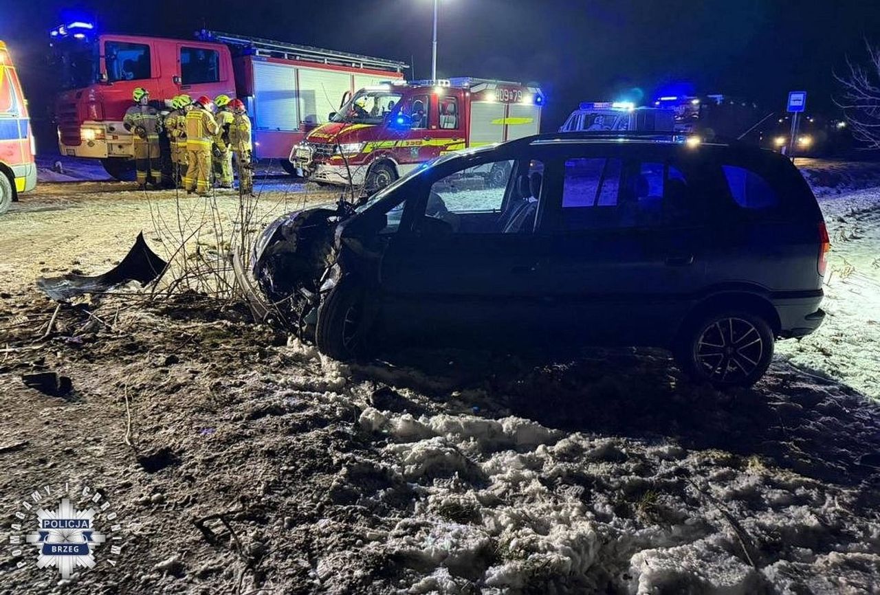 Pijany i bez prawka rozbił auto. Sam zadzwonił na policję