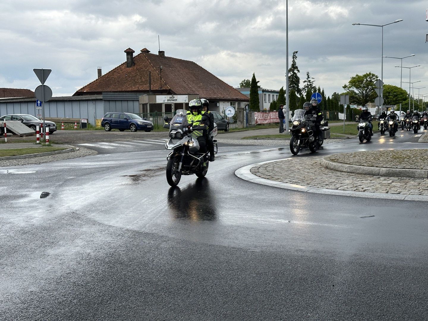 Inauguracja sezonu motocyklowego w Środzie Wielkopolskiej rozpoczęła się od parady maszyn ulicami miasta.