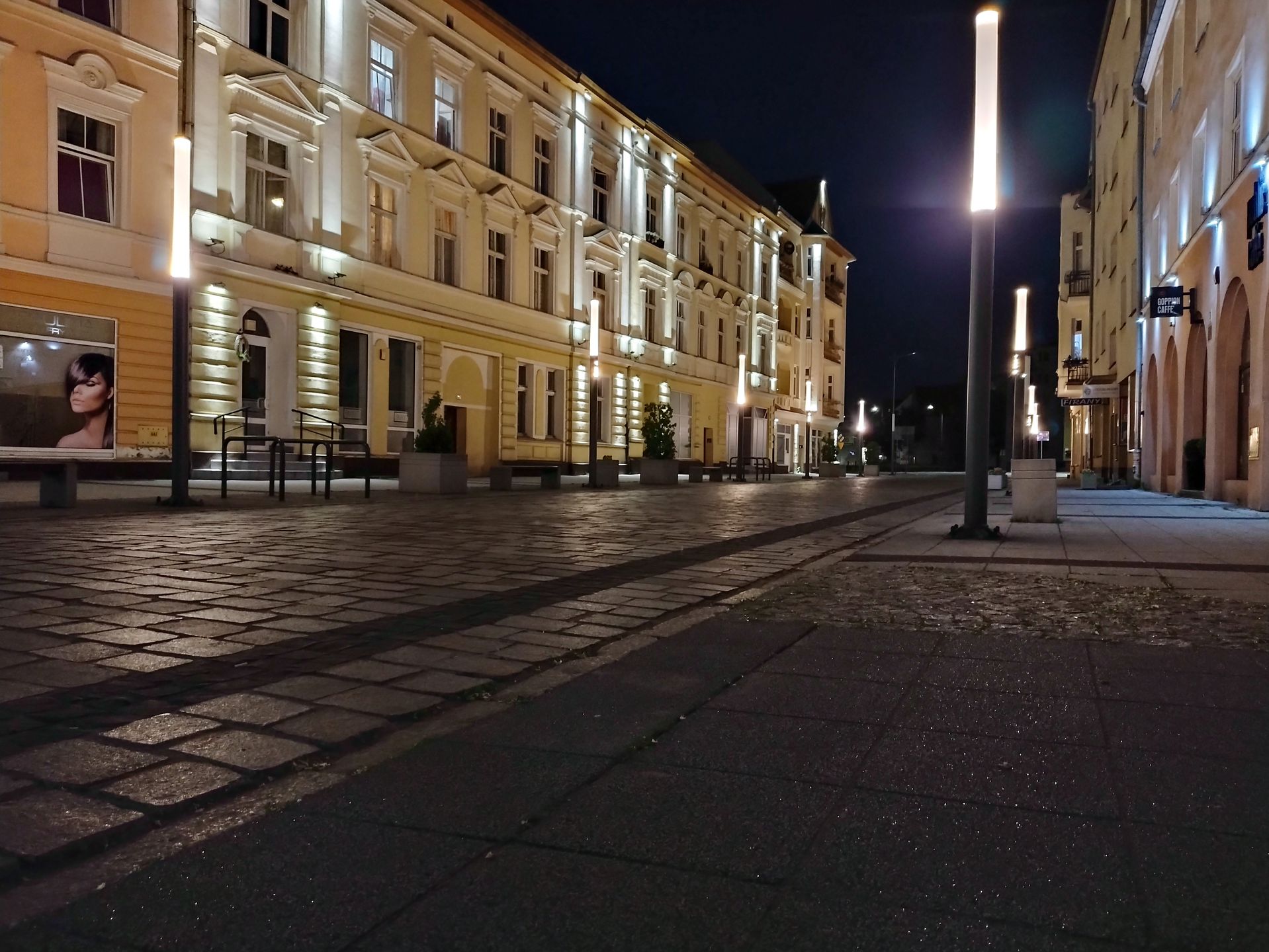 Tak wygląda postęp. Porównałem 10 generacji smartfonów za mniej niż 1000 zł 23