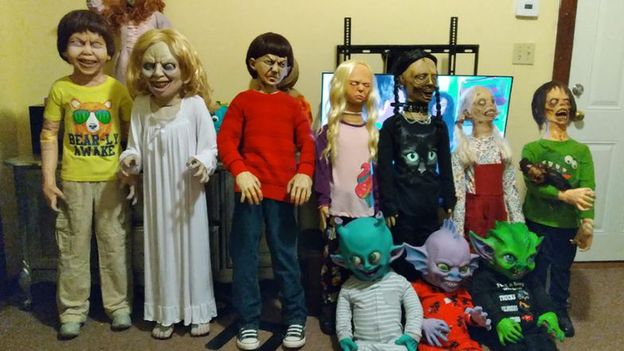 24-latka wyszła za mąż za LALKĘ! Nietypowa para doczekała się dziesięciorga "dzieci" zombie...