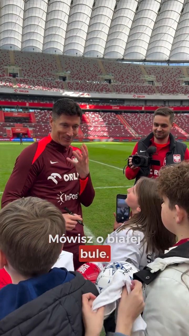 Robert Lewandowski na spotkaniu z małymi kibicami