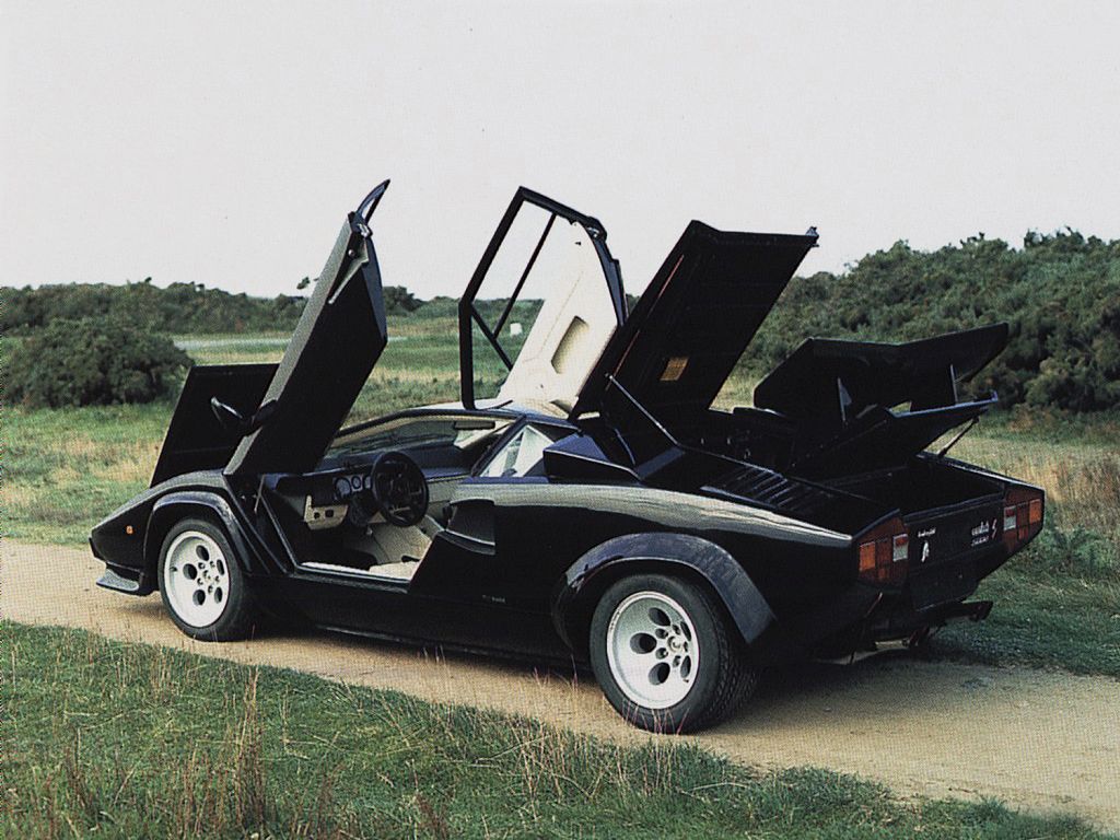 Od dekad z V12: ewolucja hipersamochodów Lamborghini 30