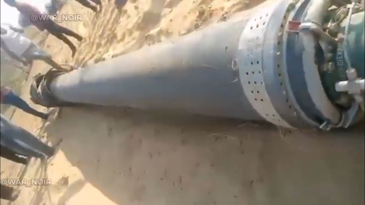 Booster pocisku BrahMos znaleziony gdzieś w Indiach. 