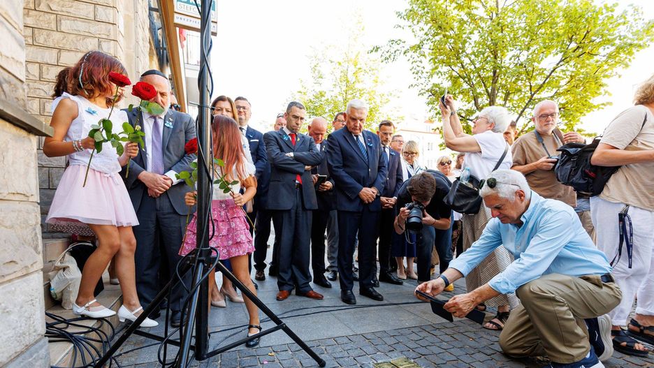 Odsłonięcie &#34;kamieni&#34; poświęconych rodzinie Kracowskich