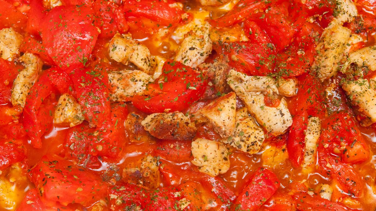 Leczo z kurczakiem to lżejsza wersja popularnego dania