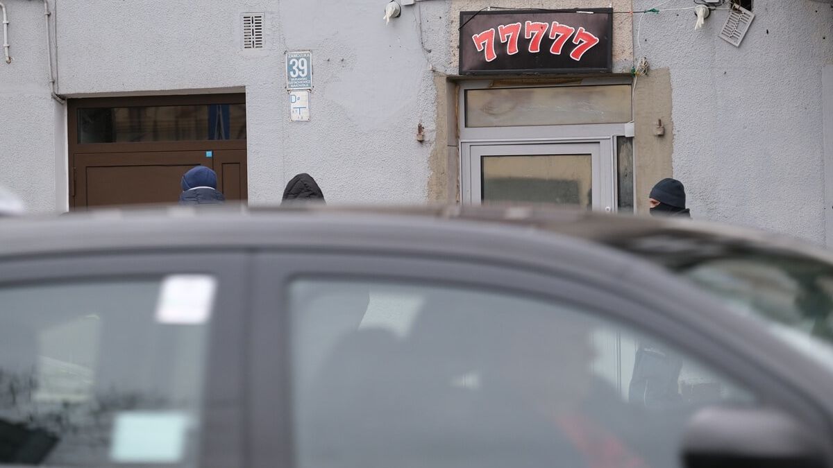 Akcja KAS i policji w nielegalnym salonie gier przy ul. Zamojskiej w Lublinie