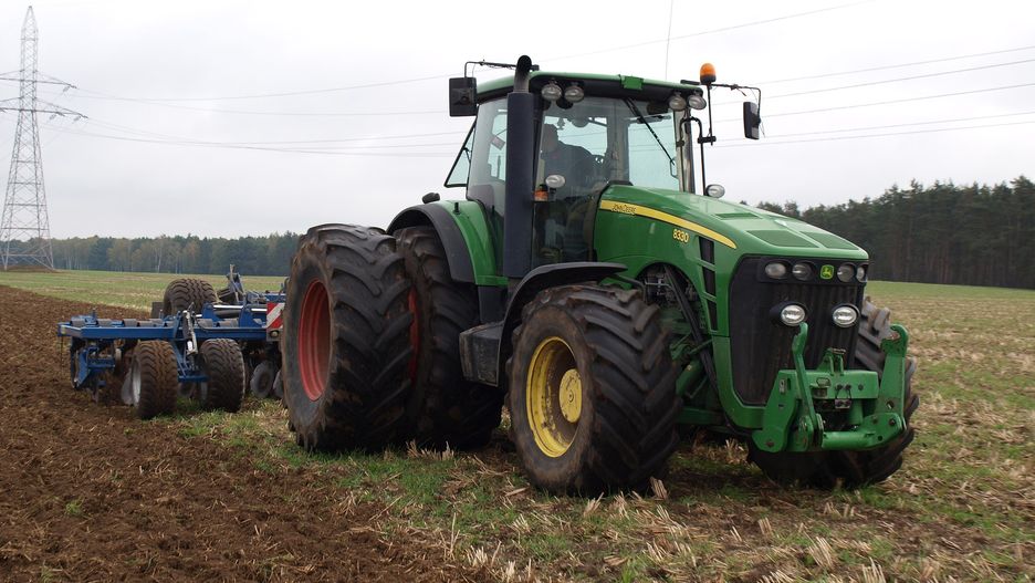 Traktor na polu