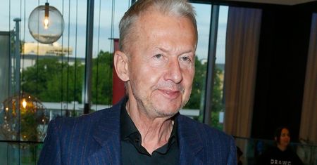 Odmieniony Bogusław Linda pozuje na premierze e-booka (ZDJĘCIA)