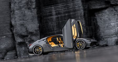 Koenigsegg Gemera to 1700-konna, 4-osobowa hybryda, którą pojedziesz 400 km/h
