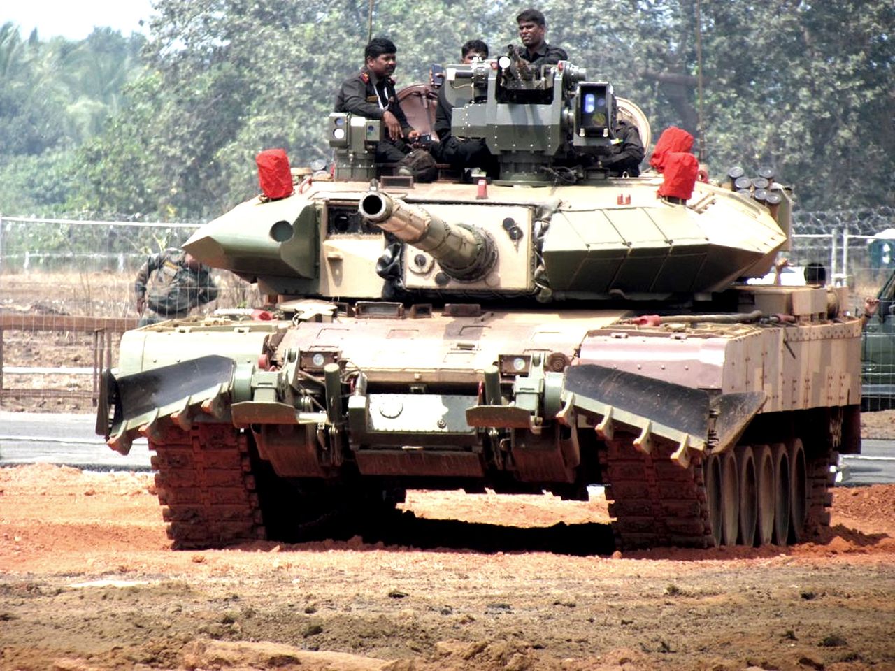 Indyjski czołg Arjun - przykład niezbyt udanego, samodzielnego projektu