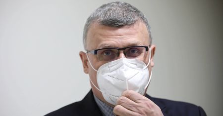 Ataki antyszczepionkowców. Grzesiowski mówi, co wypisują