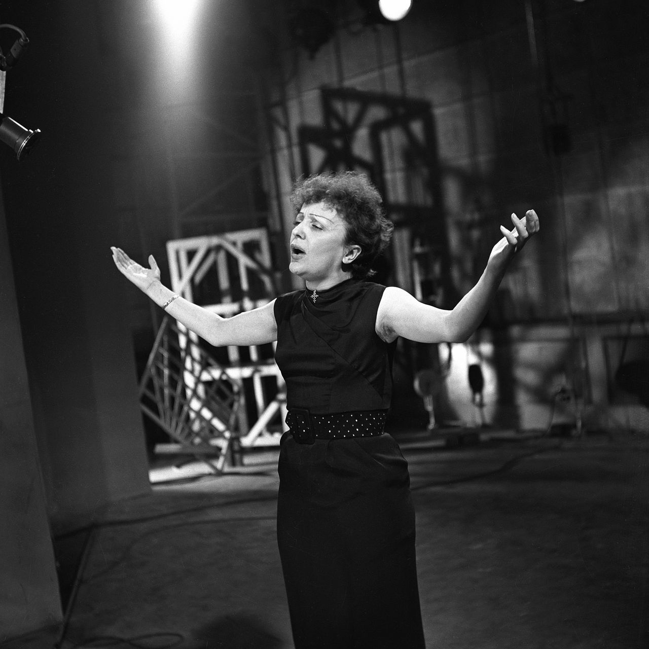 Edith Piaf on the show "The theater of X Y Z"