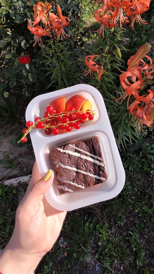 Brownie orkiszowe z batata (bez cukru) i nektarynki