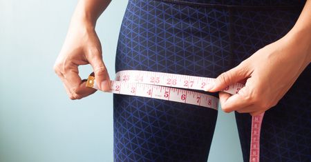 Jak schudnąć z ud? Wprowadź zbilansowaną dietę i zacznij regularnie ćwiczyć