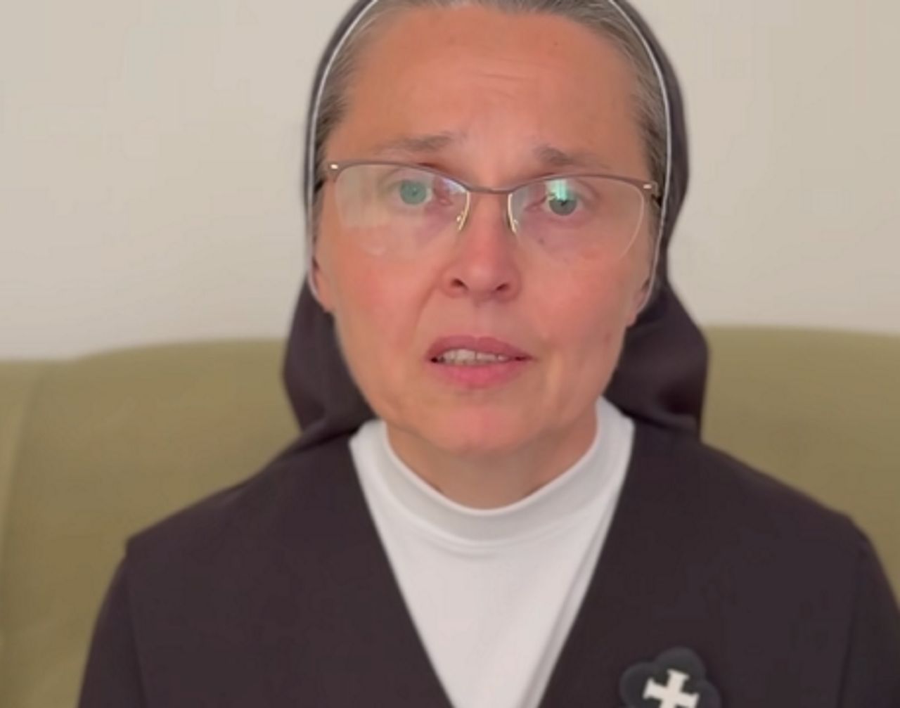 Zakonnica przelała majątek oszustom. Teraz zabrała głos